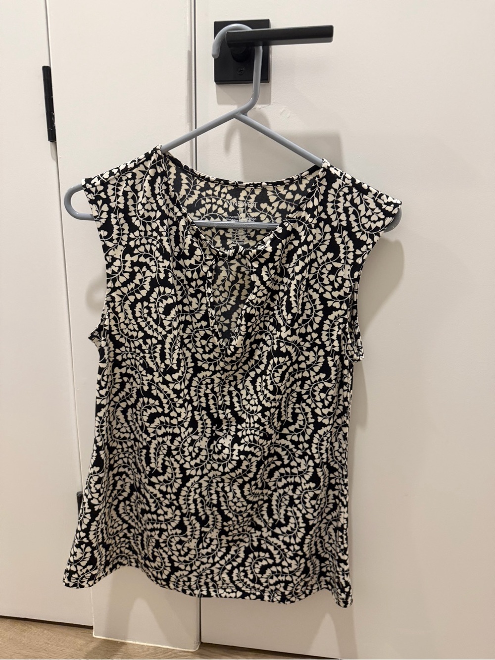 Nine West black and white leaf-print sleeveless blouse